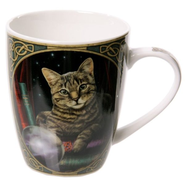 Taza "Gato de la Fortuna" donde Lisa Parker recrea el misticismo de los gatos con la simbología de la noche, los libros y la varita de poder.